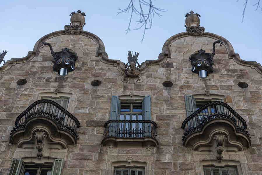 13 - Barcelona - Gaudí - Casa Calvet.jpg